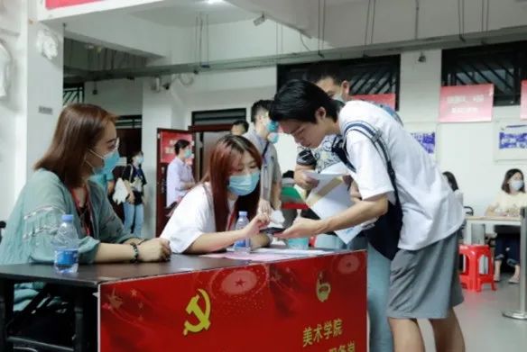 c704a66aff2f4499817402f85313c4ae.jpg 乐天使